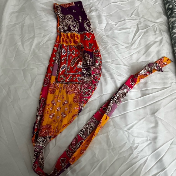 NEVER WORN Criss cross tie halter - Picture 3 of 3